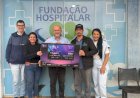 EMPRESÁRIO LUIZ ROBERTO NOGUEIRA VEIGA JÚNIOR DOA TELEVISOR PARA A ALA INFANTIL DA FUNDAÇÃO HOSPITALAR DE ELDORADO