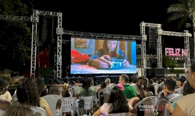 Cinema na Rua alegra moradores de Eldorado-MS