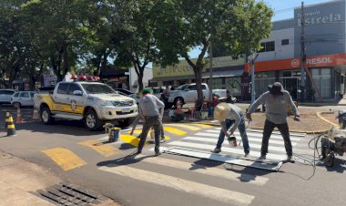 GOVERNO DE MUNDO NOVO INTENSIFICA MELHORIAS NA SINALIZAÇÃO DE TRÂNSITO NO CENTRO DA CIDADE