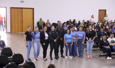 AGOSTO LILÁS: PALESTRA EM ELDORADO ORIENTA ESTUDANTES SOBRE PREVENÇÃO À VIOLÊNCIA CONTRA A MULHER