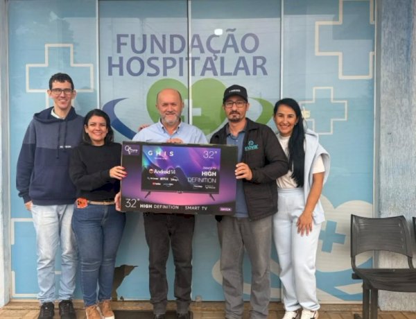 EMPRESÁRIO LUIZ ROBERTO NOGUEIRA VEIGA JÚNIOR DOA TELEVISOR PARA A ALA INFANTIL DA FUNDAÇÃO HOSPITALAR DE ELDORADO
