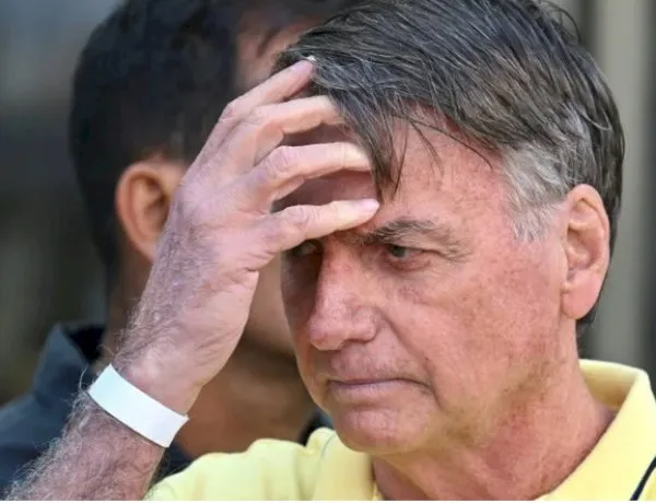 BOLSONARO MANTÉM QUADRO ESTÁVEL, MAS APRESENTA SONOLÊNCIA E ALTERAÇÕES DE EQUILÍBRIO