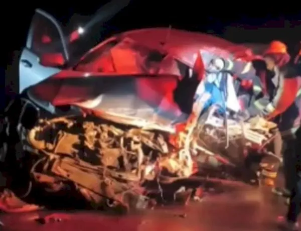 BATIDA ENTRE HILUX E DUAS CARRETAS DEIXA MOTORISTA PRESO ÀS FERRAGENS NA BR-463