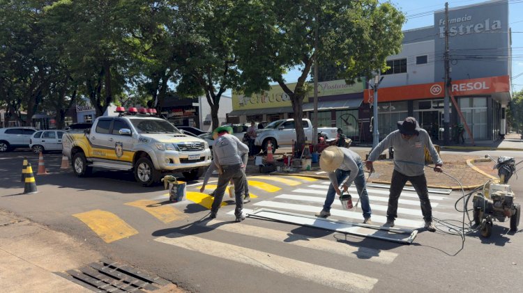 GOVERNO DE MUNDO NOVO INTENSIFICA MELHORIAS NA SINALIZAÇÃO DE TRÂNSITO NO CENTRO DA CIDADE