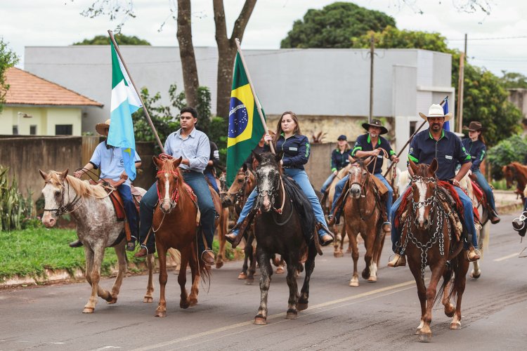 CAVALGADA ENTRE AMIGOS REÚNE MAIS DE 200 PARTICIPANTES E MOVIMENTA ELDORADO